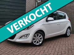 Hyundai i20 - 1.2i i-Deal - Navi - Afneembare trekhaak - N.A.P