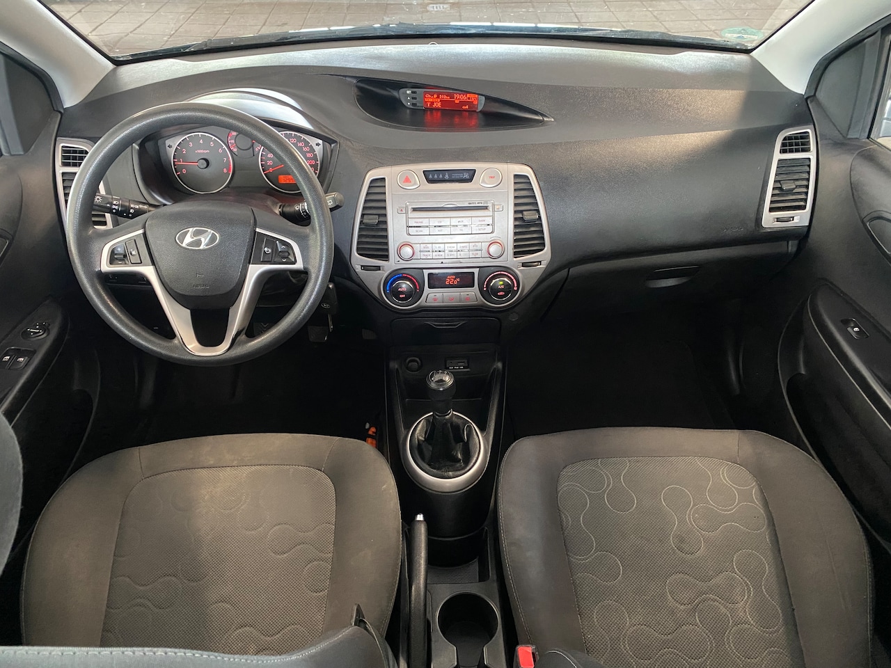 Hyundai i20 - 1.2i DynamicVersion CLIMATE CONTROL, NETTE AUTO LAGE KM'S