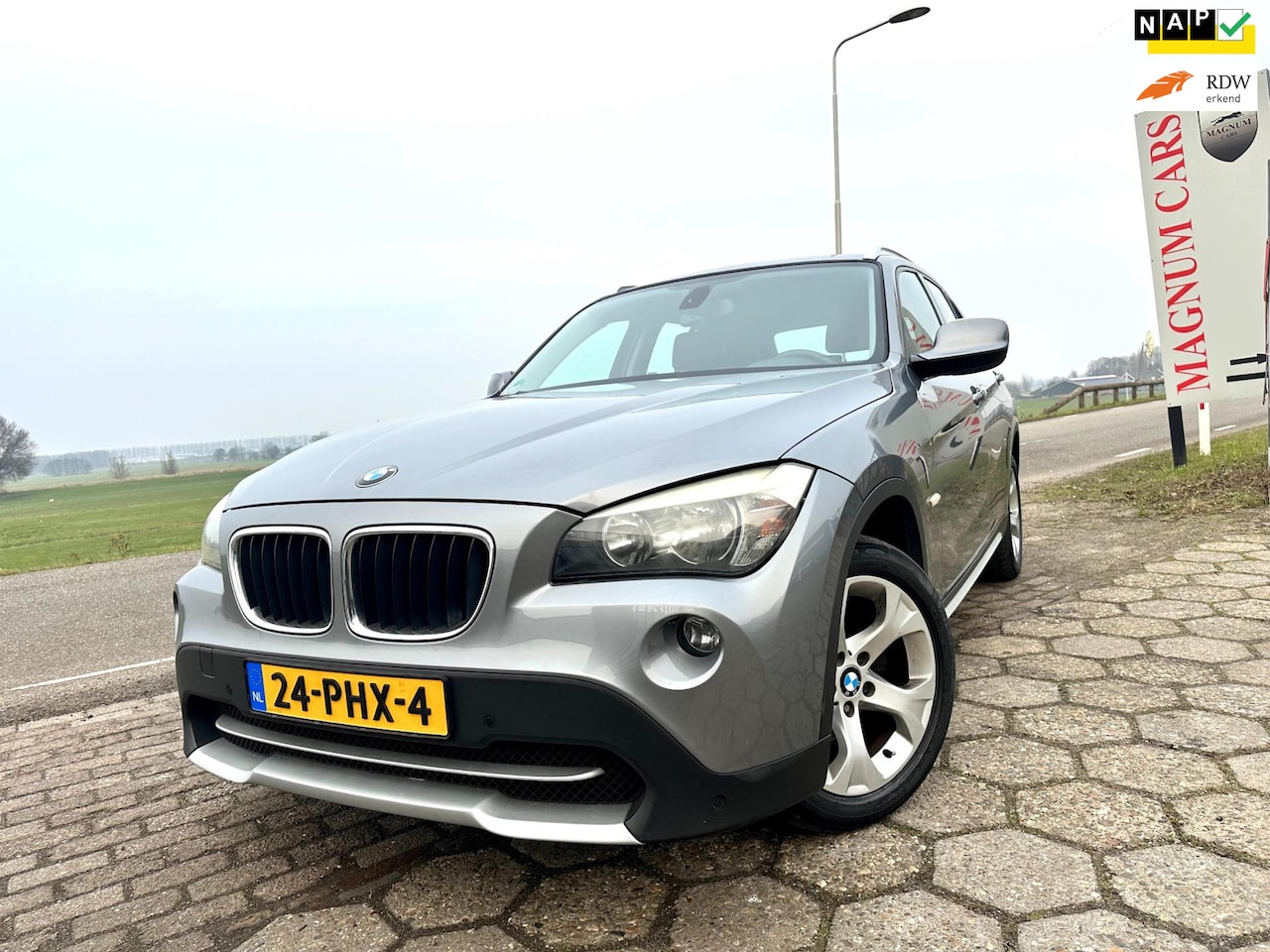 BMW X1 - 18i 5D NAP AIRCO NAVI SCHERM TREKHAAK NW APK VELGEN ELEK.RAMEN - AutoWereld.nl