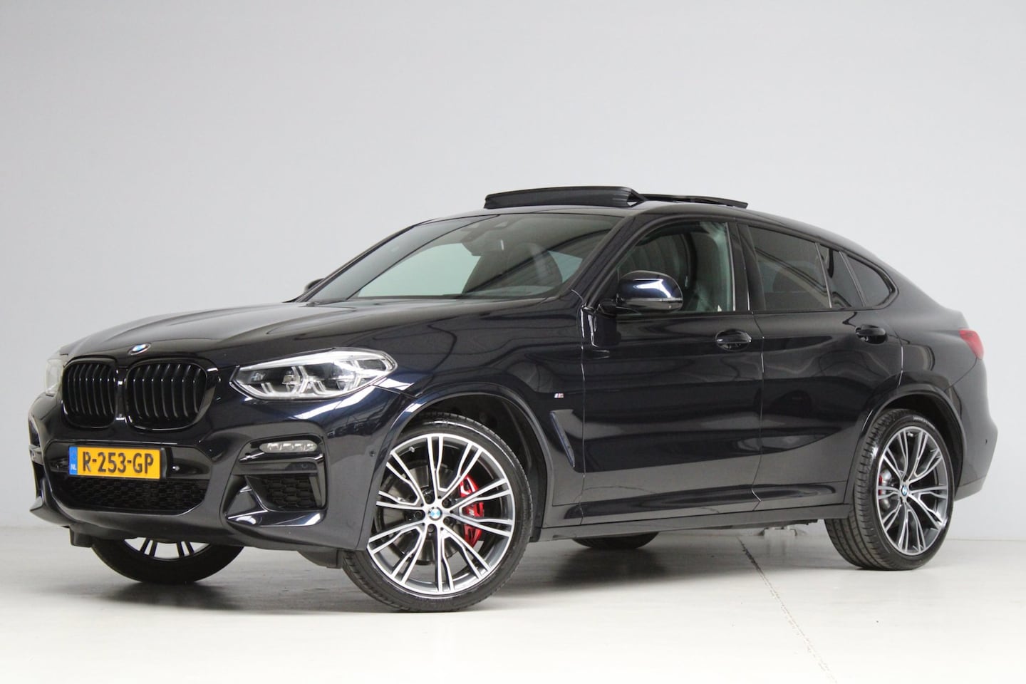 BMW X4 - M40i M-sport | panoramadak | head-up display | 360 camera | elektrische trekhaak | keyless - AutoWereld.nl