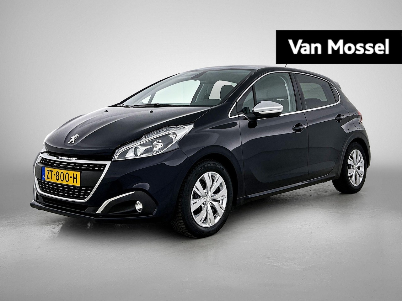 Peugeot 208 - 1.2 PureTech Allure | Automaat | Panoramadak | Climate control | Parkeersensoren | Lichtme - AutoWereld.nl
