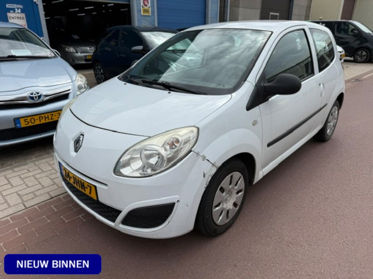 Renault Twingo - 1.2 Authentique met koude airco en nwe APK 5-27 Leuke auto met radio/Cd speler, elektrisch - AutoWereld.nl