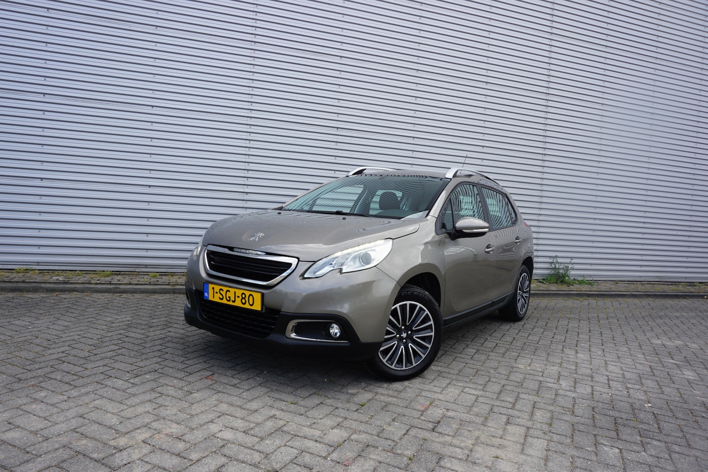 Peugeot 2008 - 1.2 VTi Active Airco / Navi / Cruise / Elektr. ramen / Trekhaak / NAP - AutoWereld.nl