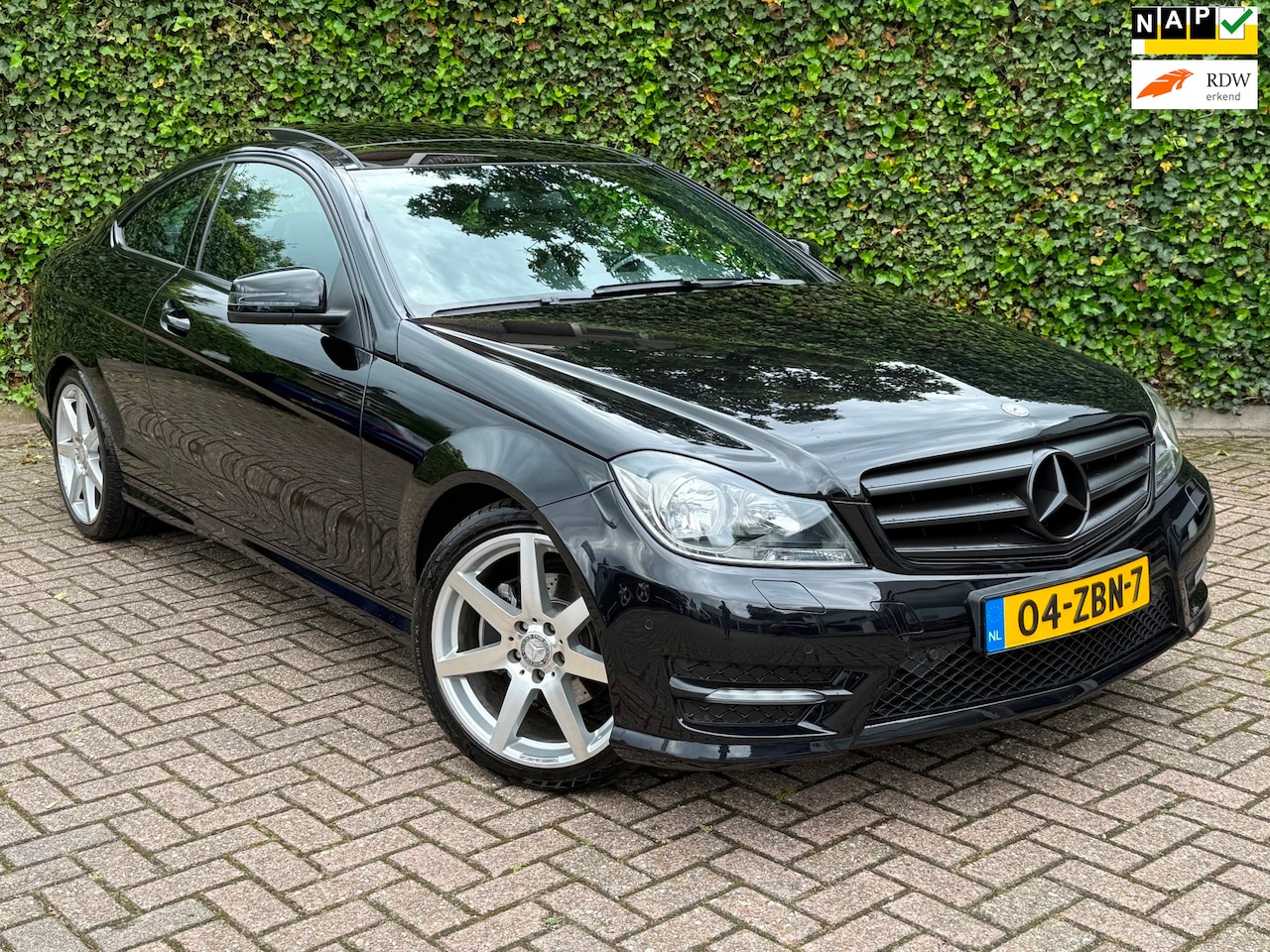 Mercedes-Benz C-klasse Coupé - 180 Amg Pakket | Pano | Leder | Cruise - AutoWereld.nl