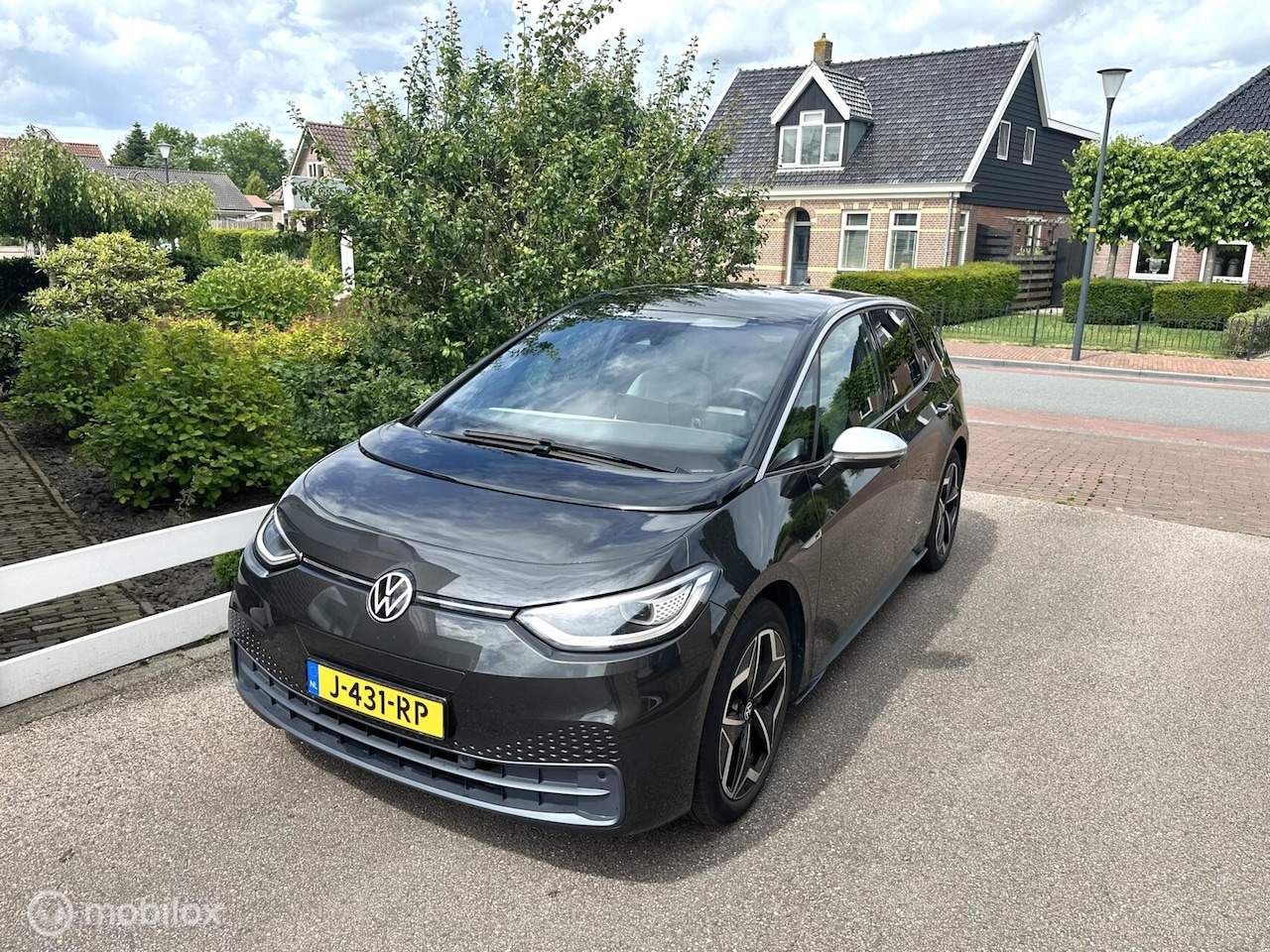 Volkswagen ID.3 - First Plus 58 kWh TREKHAAK CARPLAY SFEERVERLICHTING ACHTERUITRIJ CAMERA LED KOPLAMPEN SOH - AutoWereld.nl