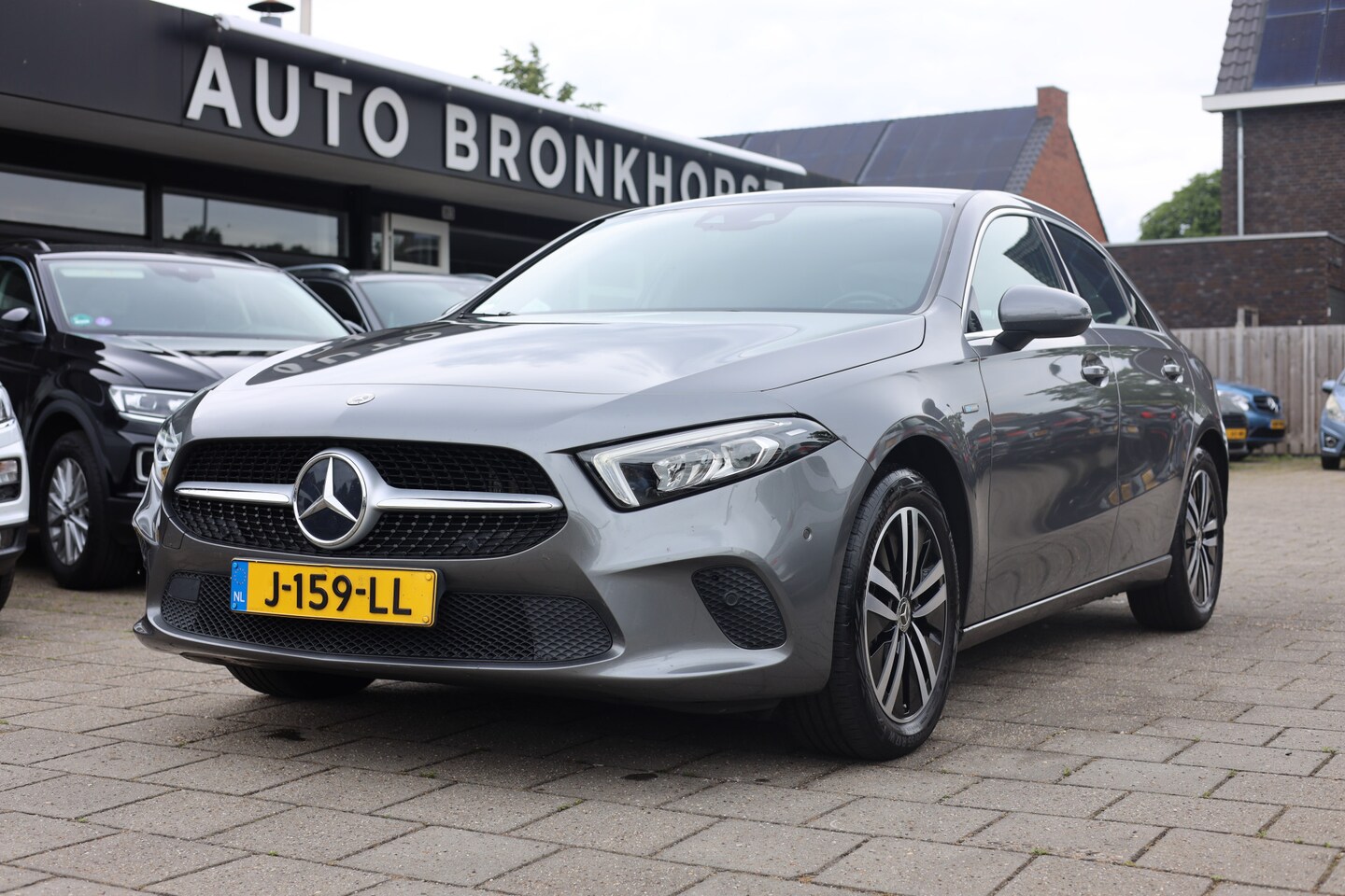 Mercedes-Benz A-klasse - 250 e I LEDER I CAMERA I TREKHAAK I SFEERVERLICHTING - AutoWereld.nl