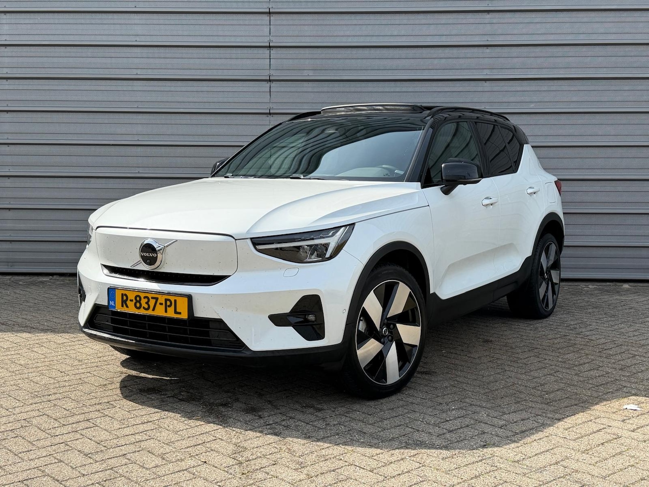 Volvo XC40 - 231PK Ultimate 70 kWh | Panoramadak | Getint Glas | 360 | Adap Cruise | Memory - AutoWereld.nl