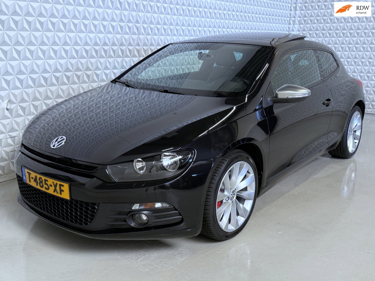 Volkswagen Scirocco - 2.0 TSI DSG AUTOMAAT / Veel opties! (2009) - AutoWereld.nl