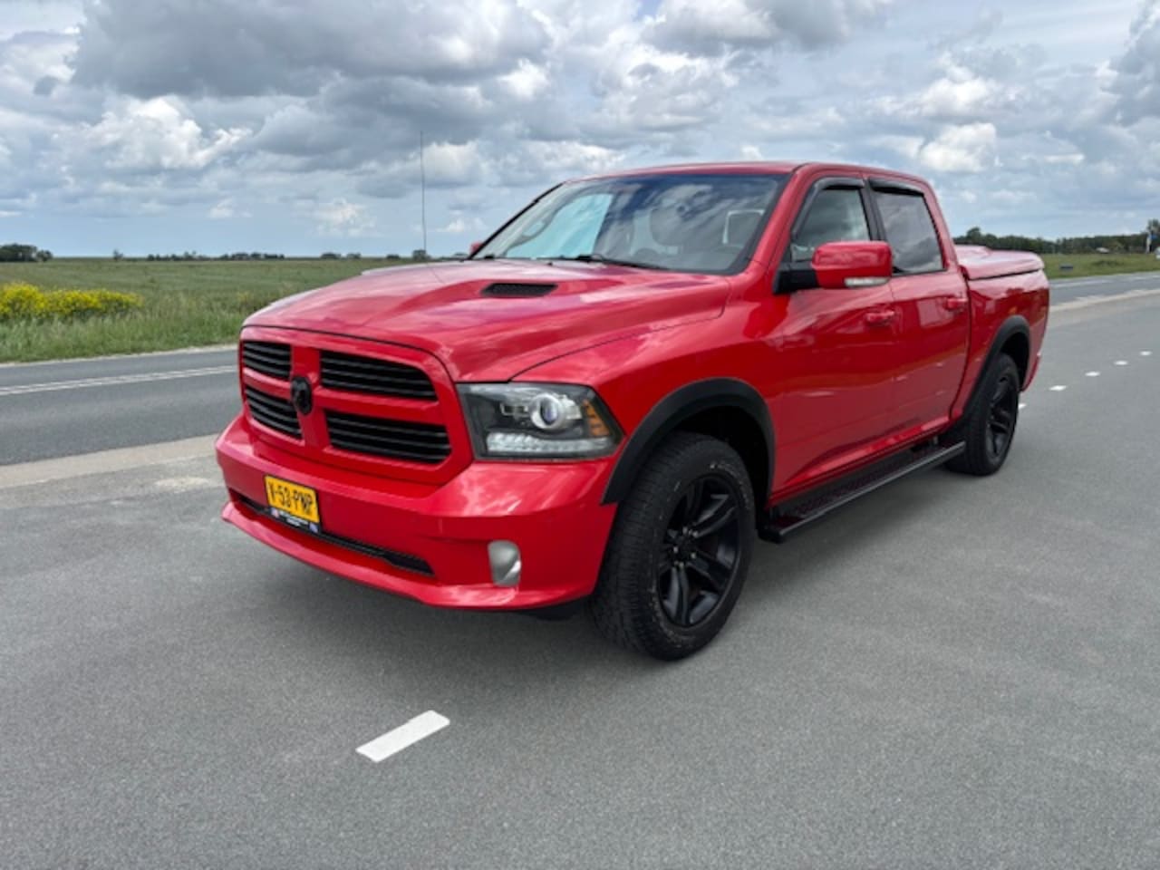 Dodge Ram 1500 - SPORT 200l lpg lucht vering financiering v/a 350 p/m - AutoWereld.nl