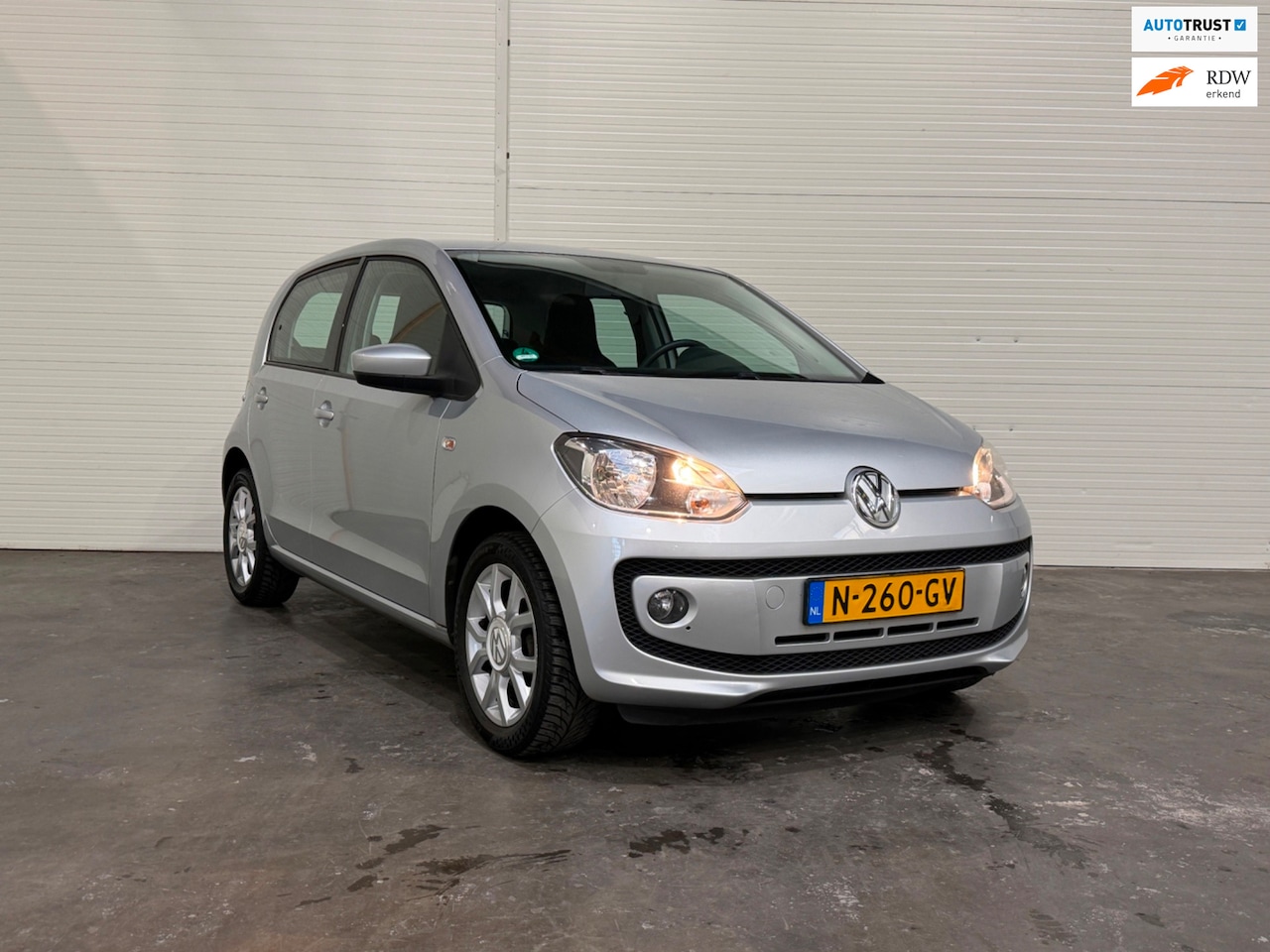 Volkswagen Up! - 1.0 high up! Airco / Stoelverwarming / 15 inch LMV - AutoWereld.nl