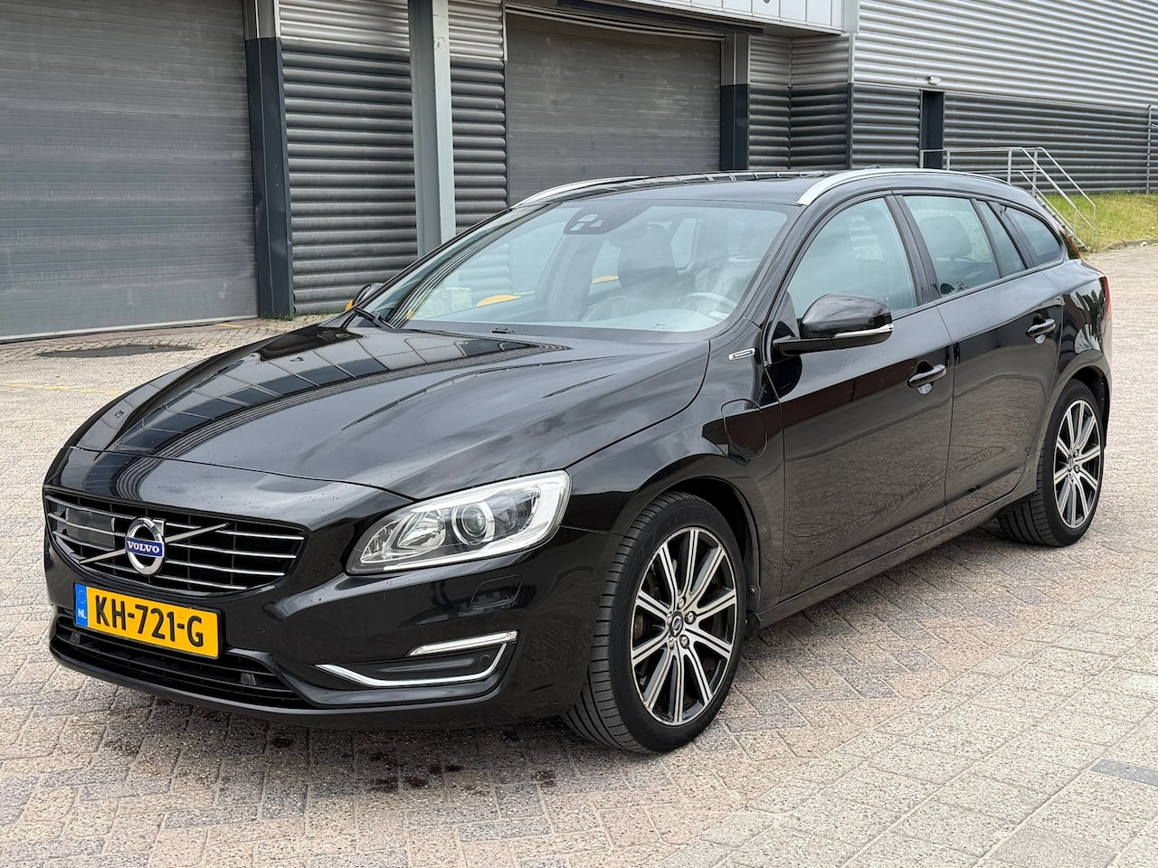 Volvo V60 - 2.4 D5 Twin Engine Special Edition - PANO - AutoWereld.nl