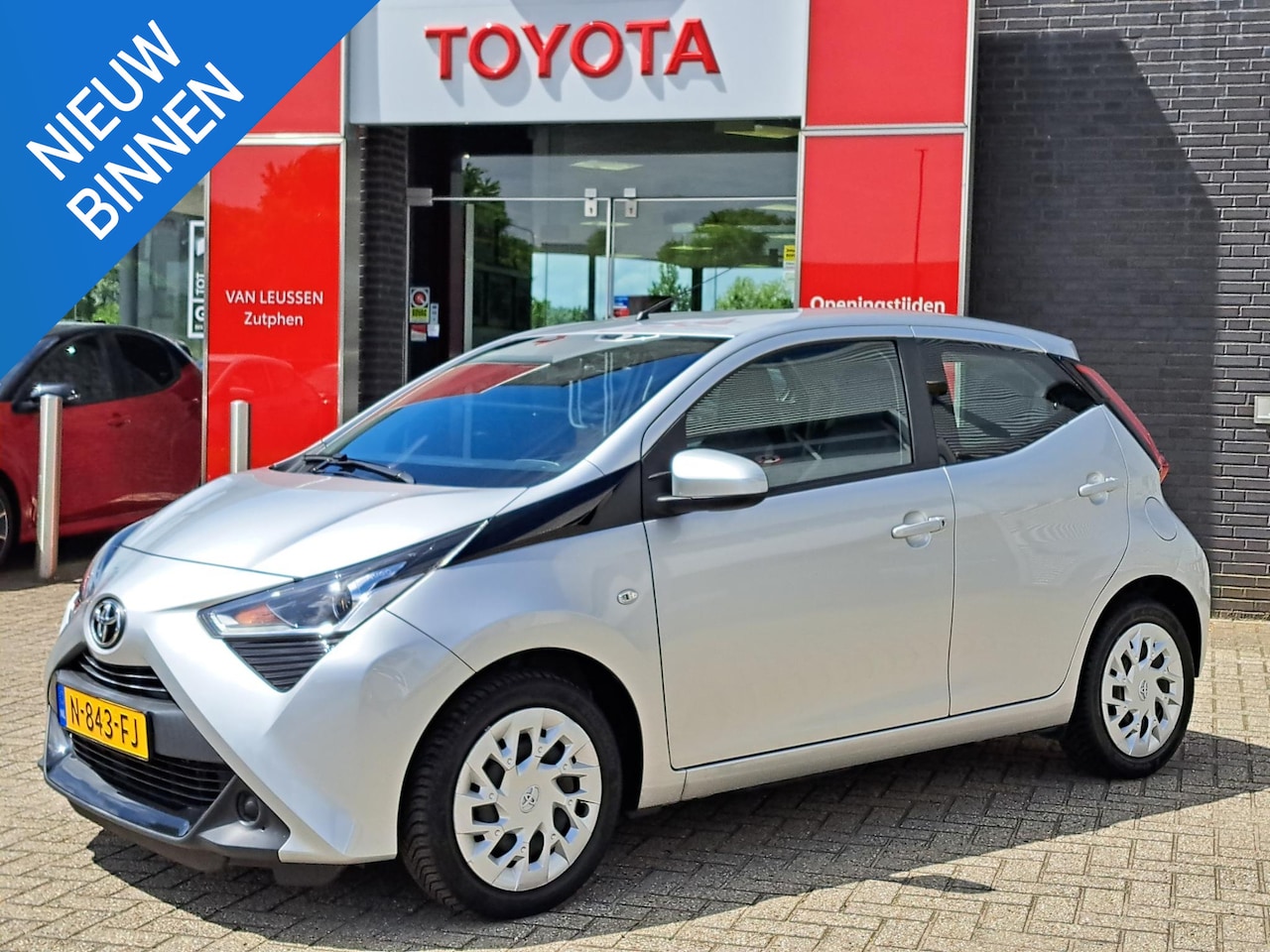 Toyota Aygo X - X-PLAY ACHTERUITRIJCAMERA AIRCO APLLE CARPLAI / ANDROID AUTO - AutoWereld.nl