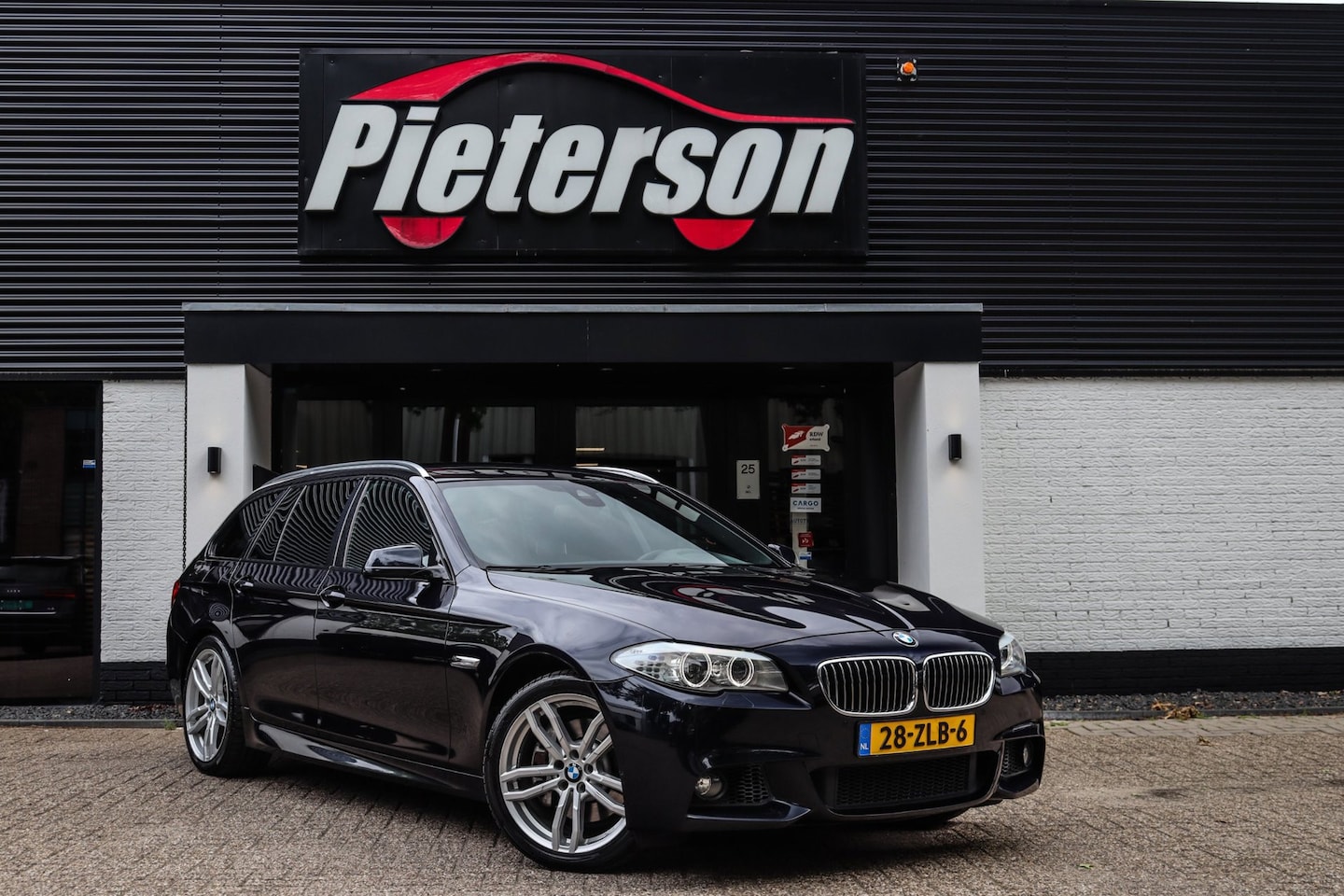 BMW 5-serie Touring - 528i M-Pakket ORIGINEEL NL NAP LEDER - AutoWereld.nl