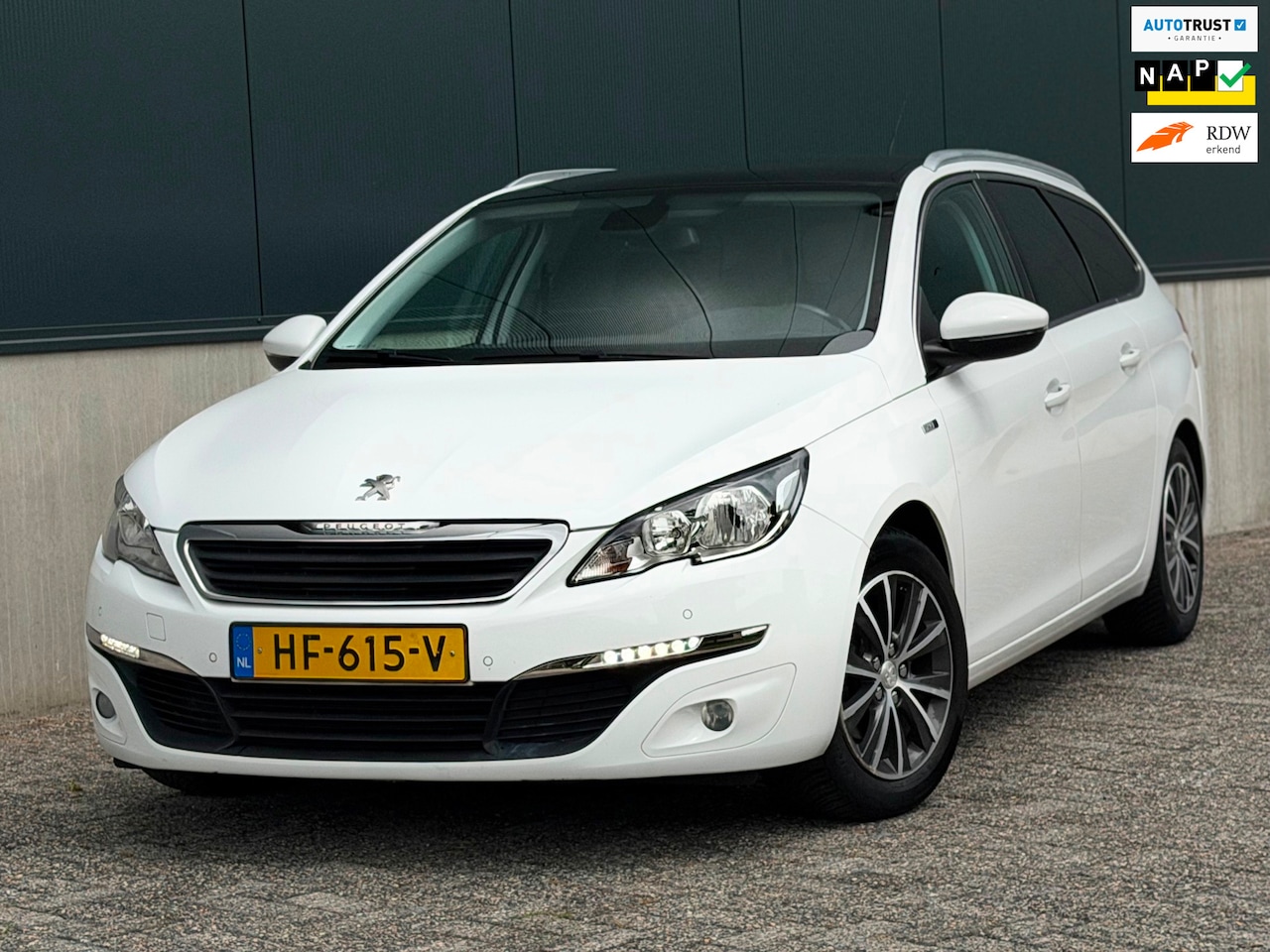 Peugeot 308 SW - 1.2 PureTech Style PANO/PDC/NAVI/ISOFIX | NETTE AUTO ! - AutoWereld.nl