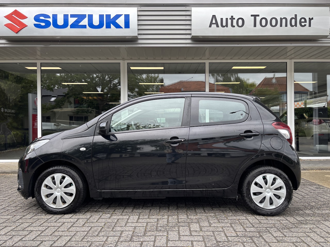 Peugeot 108 - 1.0 e-VTi Active Pack Premium/Allseason banden - AutoWereld.nl