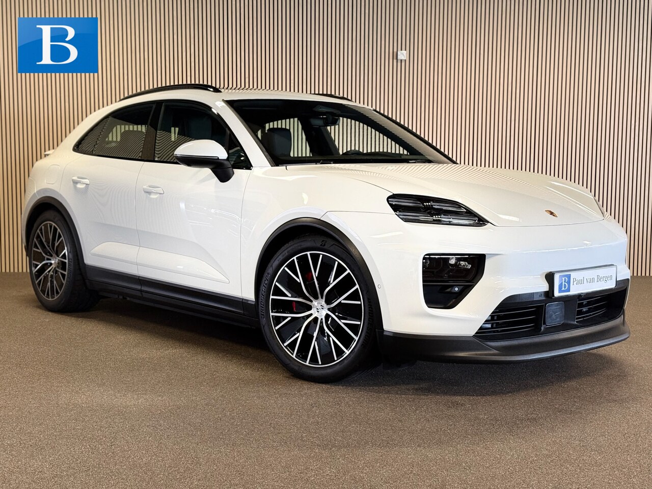 Porsche Macan - 4S 100kWh 449PK-LUCHTV.-PANO-HEAD UP-MATRIX-STOELEN 14 VOUDIG-VIERWIELSTURING-TREKHAAK - AutoWereld.nl