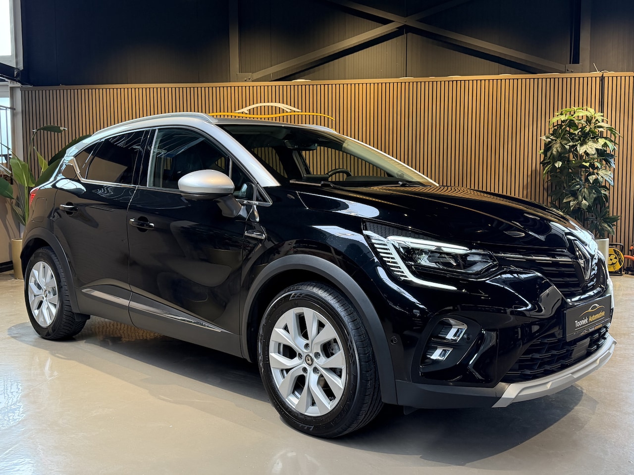 Renault Captur - 1.3 TCe 130 Intens CRUISE CONTROL | ELECTRONIC CLIMATE CONTROL | 17 LMG | RIJSTROOKSENSOR - AutoWereld.nl
