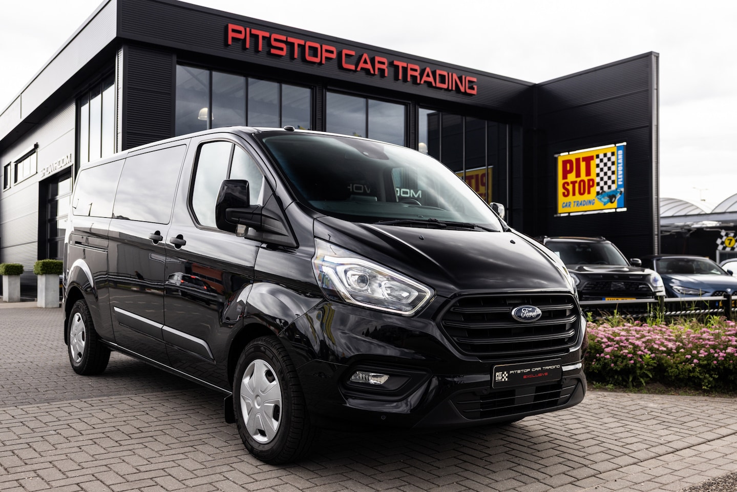 Ford Transit Custom - 320 2.0 TDCI L2H2, 9-persoons, *Marge*, Trekhaak, Navi! - AutoWereld.nl
