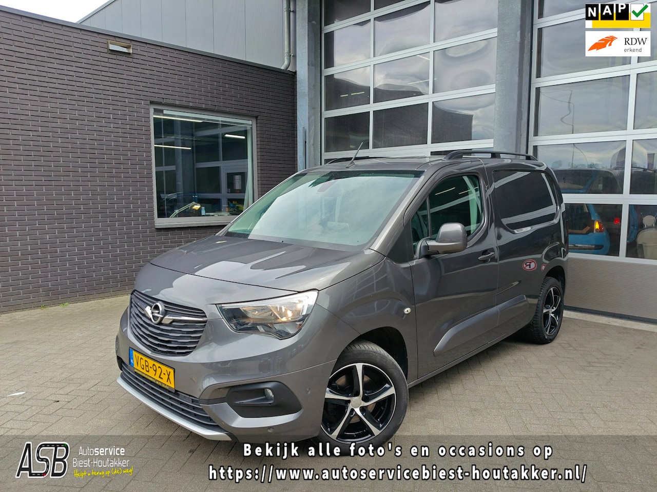 Opel Combo - 1.5D L1H1 Innovation | Automaat | Carplay | Keyless | Trekhaak | Cruise | Airco | Sensoren - AutoWereld.nl