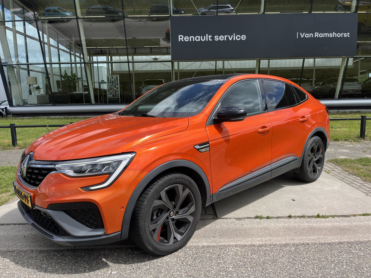 Renault Arkana - 1.6 E-Tech Hybrid 145PK R.S. Line / Trekhaak / Bose / Leder / Stoelverw.+Stuurverw. / Dode - AutoWereld.nl