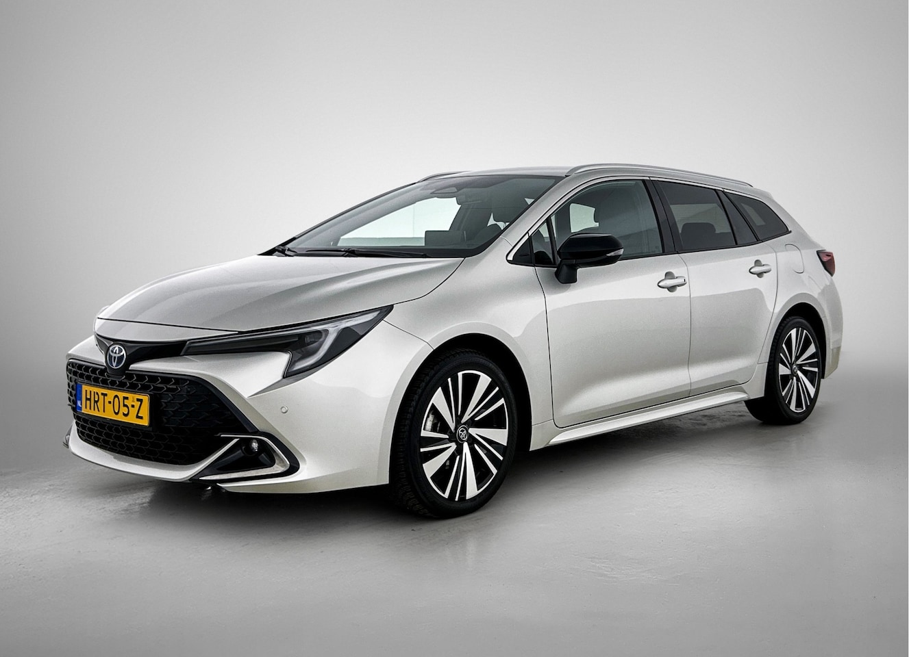 Toyota Corolla Touring Sports - Hybrid 140 Dynamic | NL dealeronderhouden | L&P deal/ Harm - AutoWereld.nl