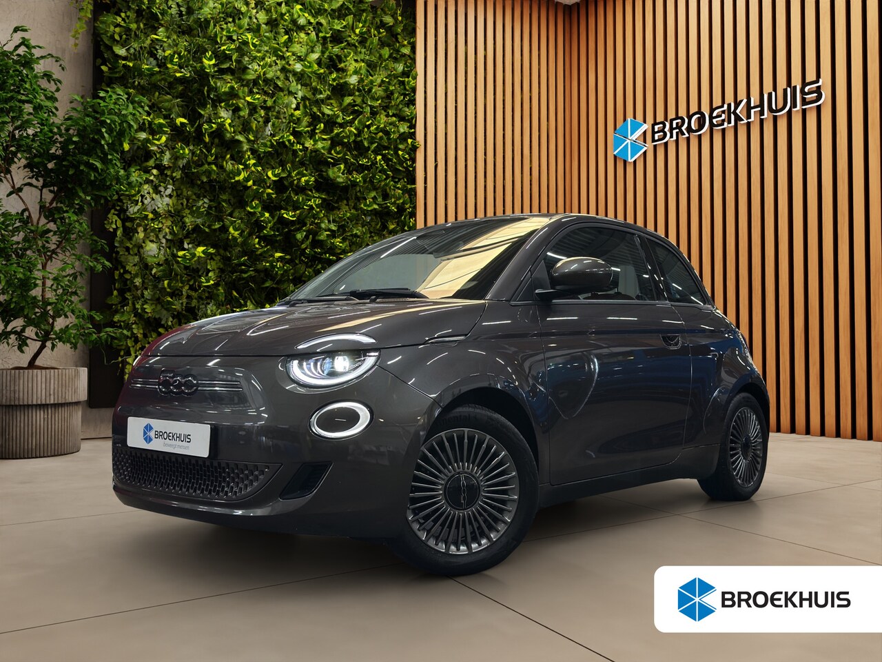 Fiat 500 - RED 42 kWh | Navi | Cruise | LED | Camera | 16'' - AutoWereld.nl