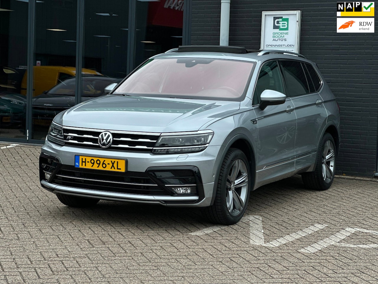 Volkswagen Tiguan Allspace - 1.5 TSI Highline Business R 7p./PANO-DAK/CAMERA/CARPLAY/NL-AUTO NAP!! - AutoWereld.nl