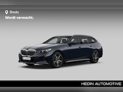 BMW 5-serie Touring - 530e | M-sport | Driving Assistant Plus | Harman Kardon | Schuif-/ Panoramadak | Parking A