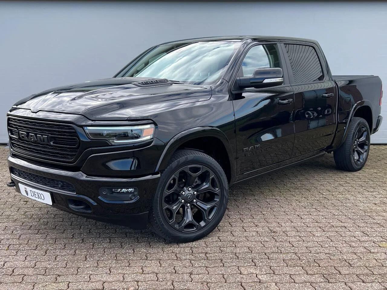 Dodge Ram 1500 - 5.7 HEMI V8 Night Edition | LIMITED | Luchtvering | Panorama | LPG - AutoWereld.nl