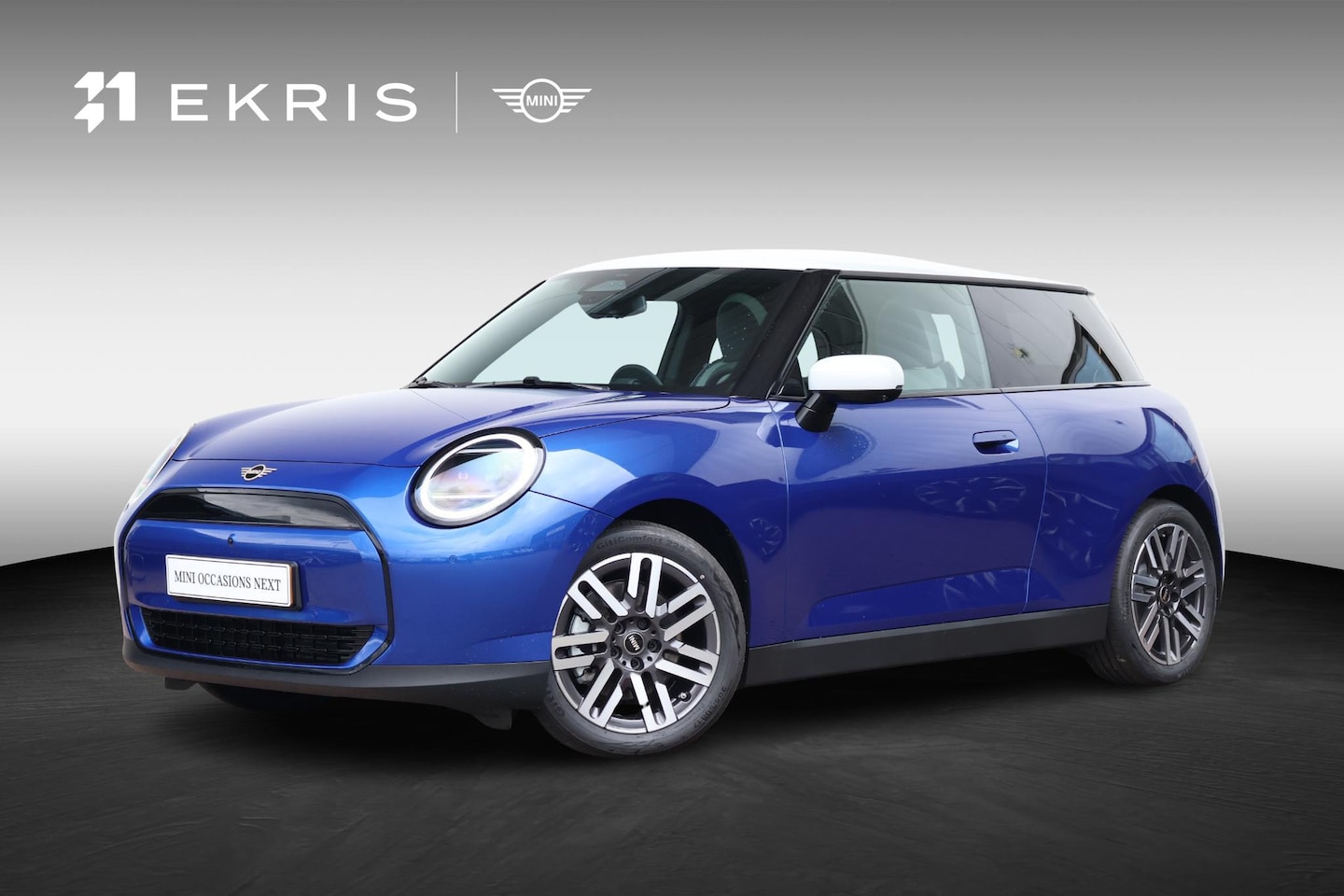 MINI 3-Deurs - Cooper E Favoured L 40.7 kWh | Panorama Dak | Harman Kardon | Parking Assistant Plus | Hea - AutoWereld.nl