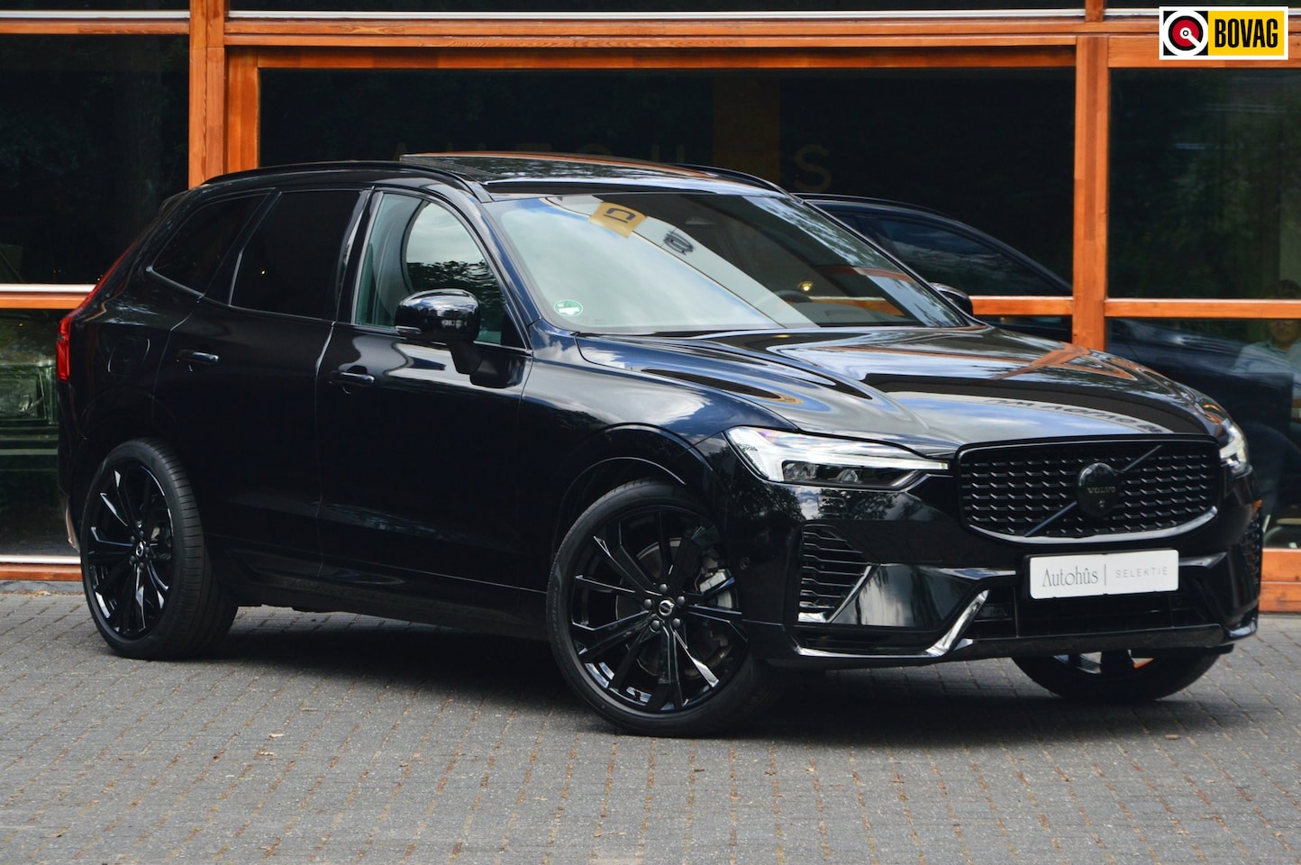 Volvo XC60 - Hybride AWD Plus Black Edition | Luchtvering | Bowers & Wilkins | Panoramadak | 360° Camer - AutoWereld.nl