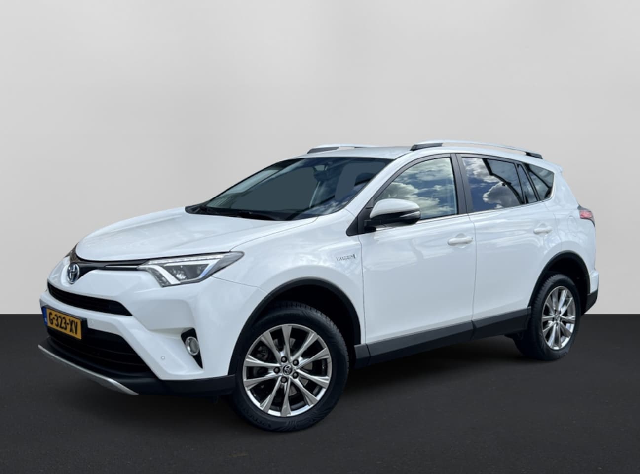 Toyota RAV4 - 2.5 Hybrid AWD Style | Trekhaak | 1650KG Trekgewicht | allseason - AutoWereld.nl
