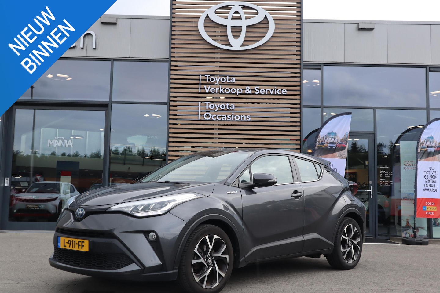 Toyota C-HR - 2.0 HYBRID DYNAMIC AFN-TREKHAAK APPLE/ANDROID PARK-SENSOREN KEYLESS 18"LM-VELGEN NL-AUTO - AutoWereld.nl