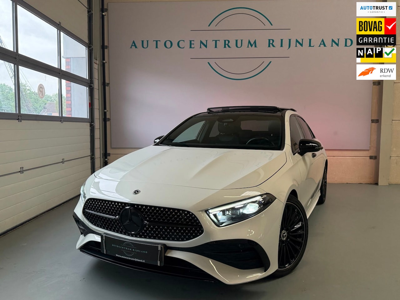 Mercedes-Benz A-klasse - 180 AMG Black Line Automaat, Panoramadak, Navi, Camera - AutoWereld.nl