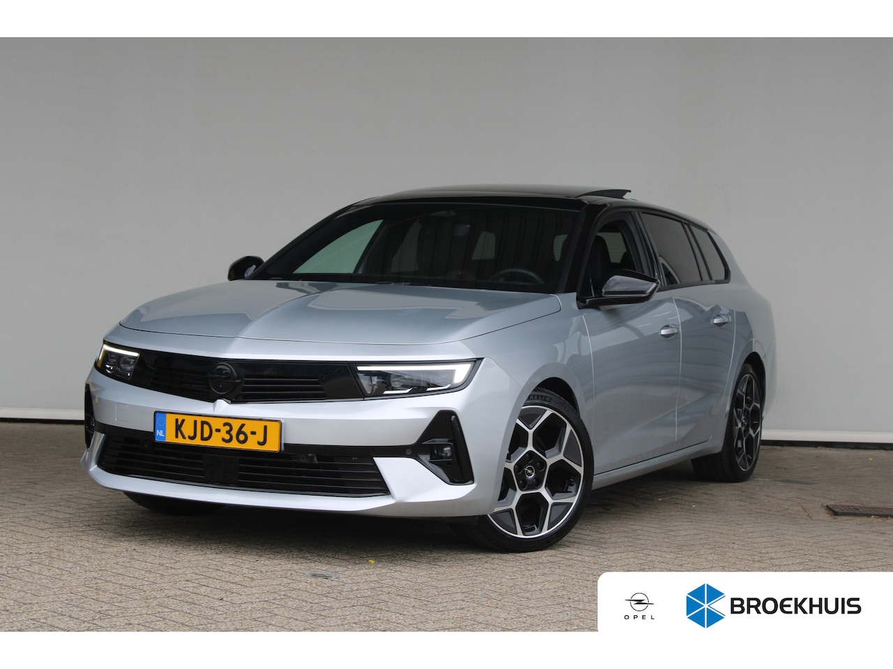 Opel Astra Sports Tourer - 1.2 Turbo Ultimate | Navigatie | Panoramadak | Matrix koplampen | Alcantara | Keyless | - AutoWereld.nl