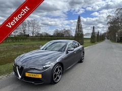 Alfa Romeo Giulia - 2.0T Luxery, my21, 24dkm 19inch Nieuwstaat