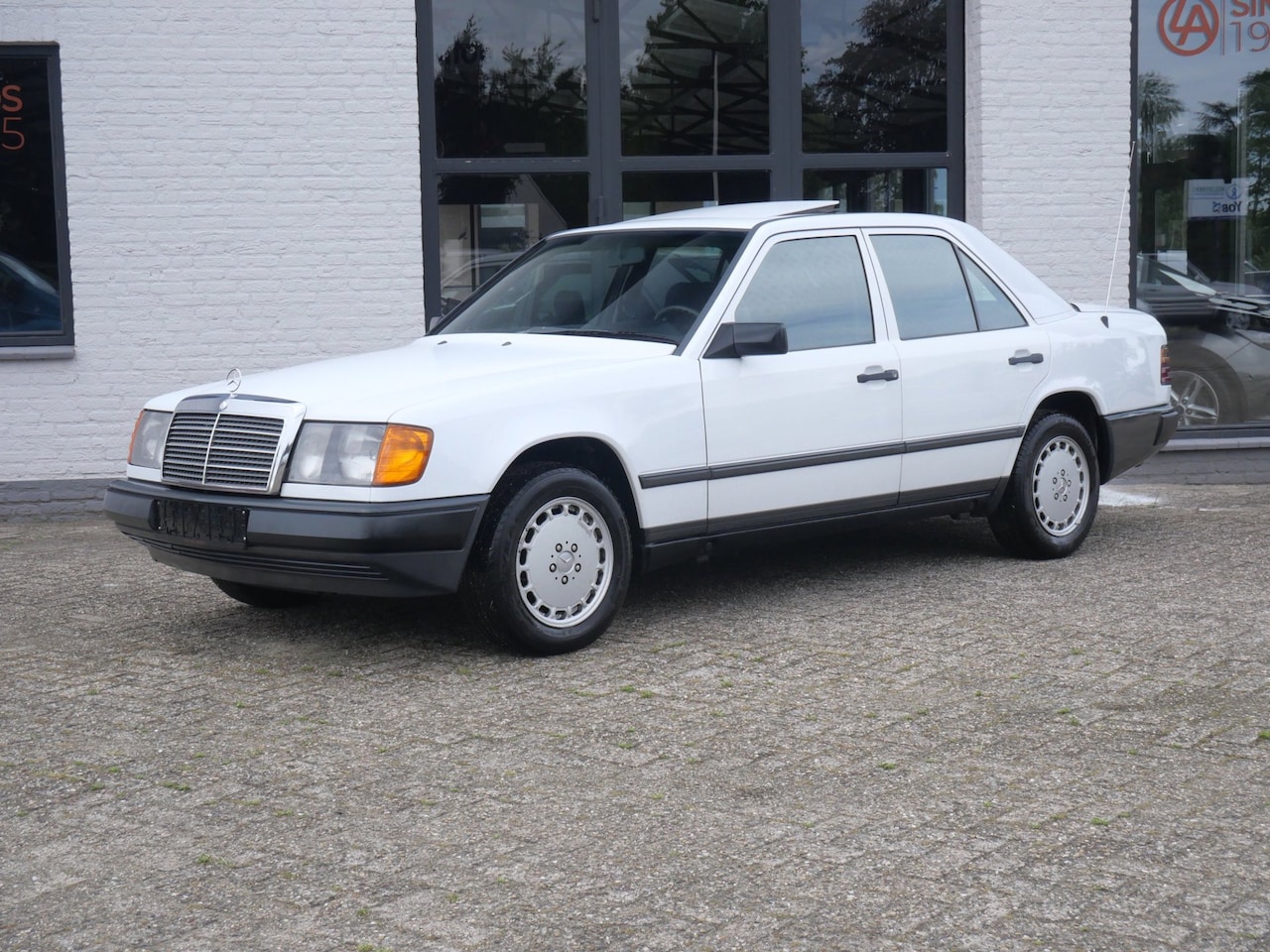 Mercedes-Benz 200-500 (W124) - 300 D Schuifdak Electrische ramen - AutoWereld.nl