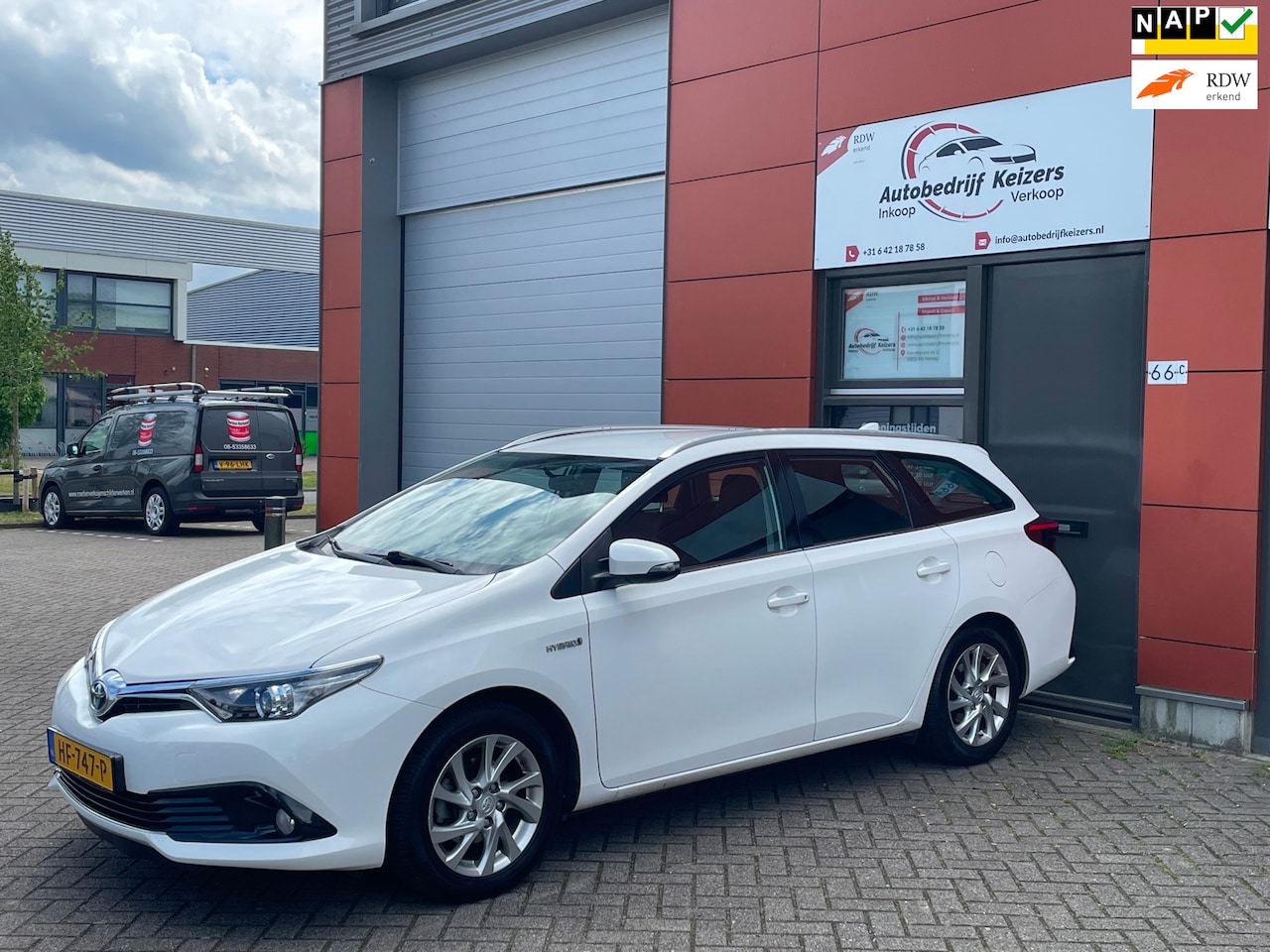 Toyota Auris Touring Sports - 1.8 Hybrid Aspiration APK NAP CARPLAY CAMERA CRUISE - AutoWereld.nl