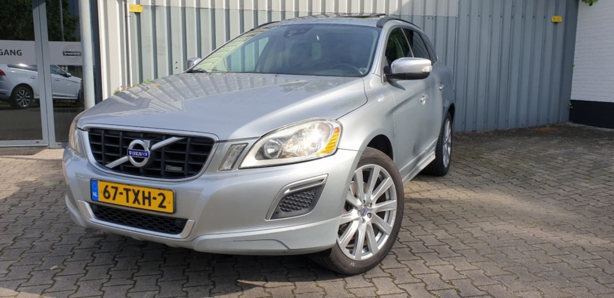 Volvo XC60 - 2.0 D3 R-DESIGN  Panoramadak - AutoWereld.nl