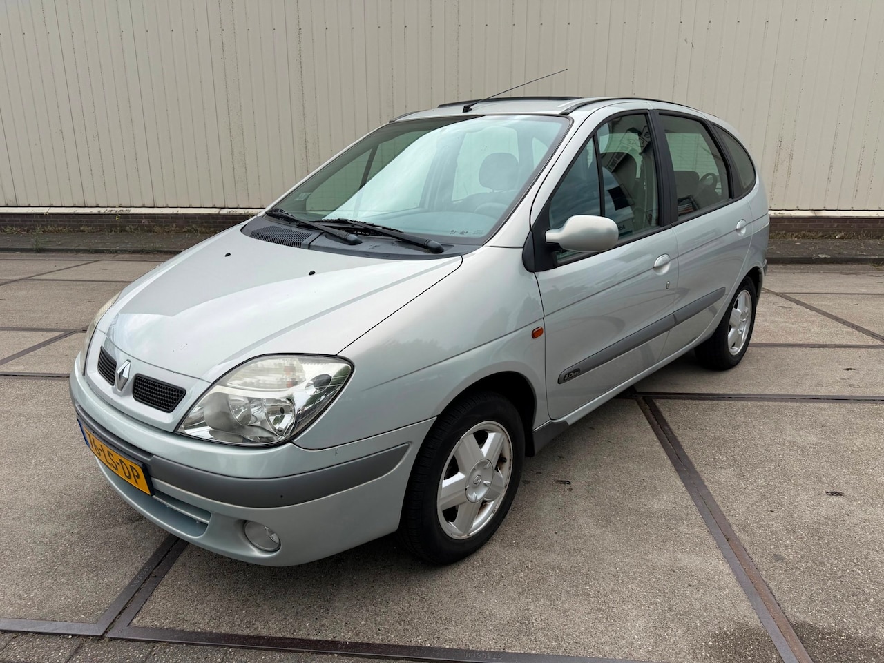 Renault Scénic - 2.0-16V Expression Sport automaat - AutoWereld.nl
