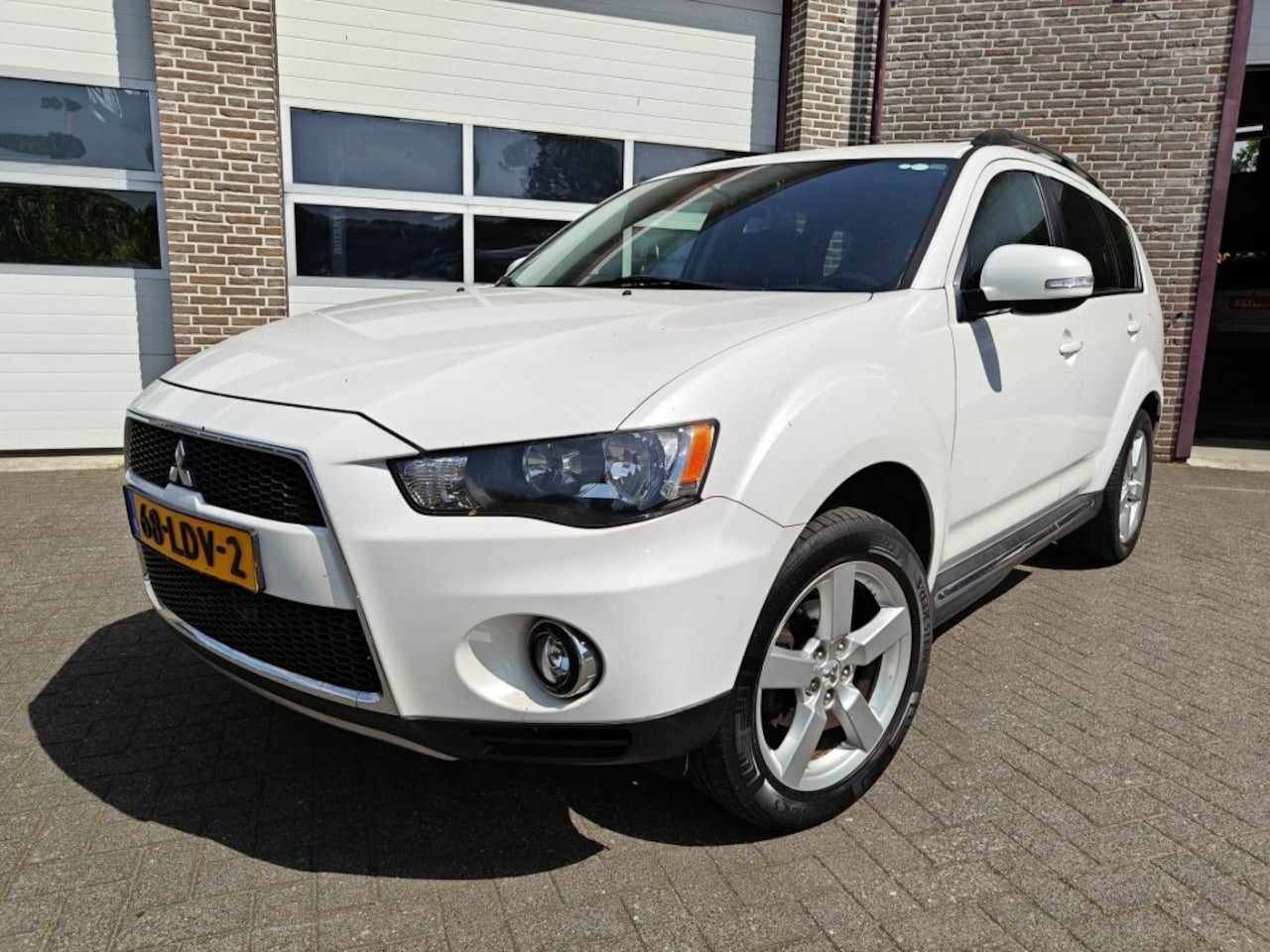 Mitsubishi Outlander - 2.0 Intro Edition - Automaat - Airco - Trekhaak - Prijs all-in - AutoWereld.nl