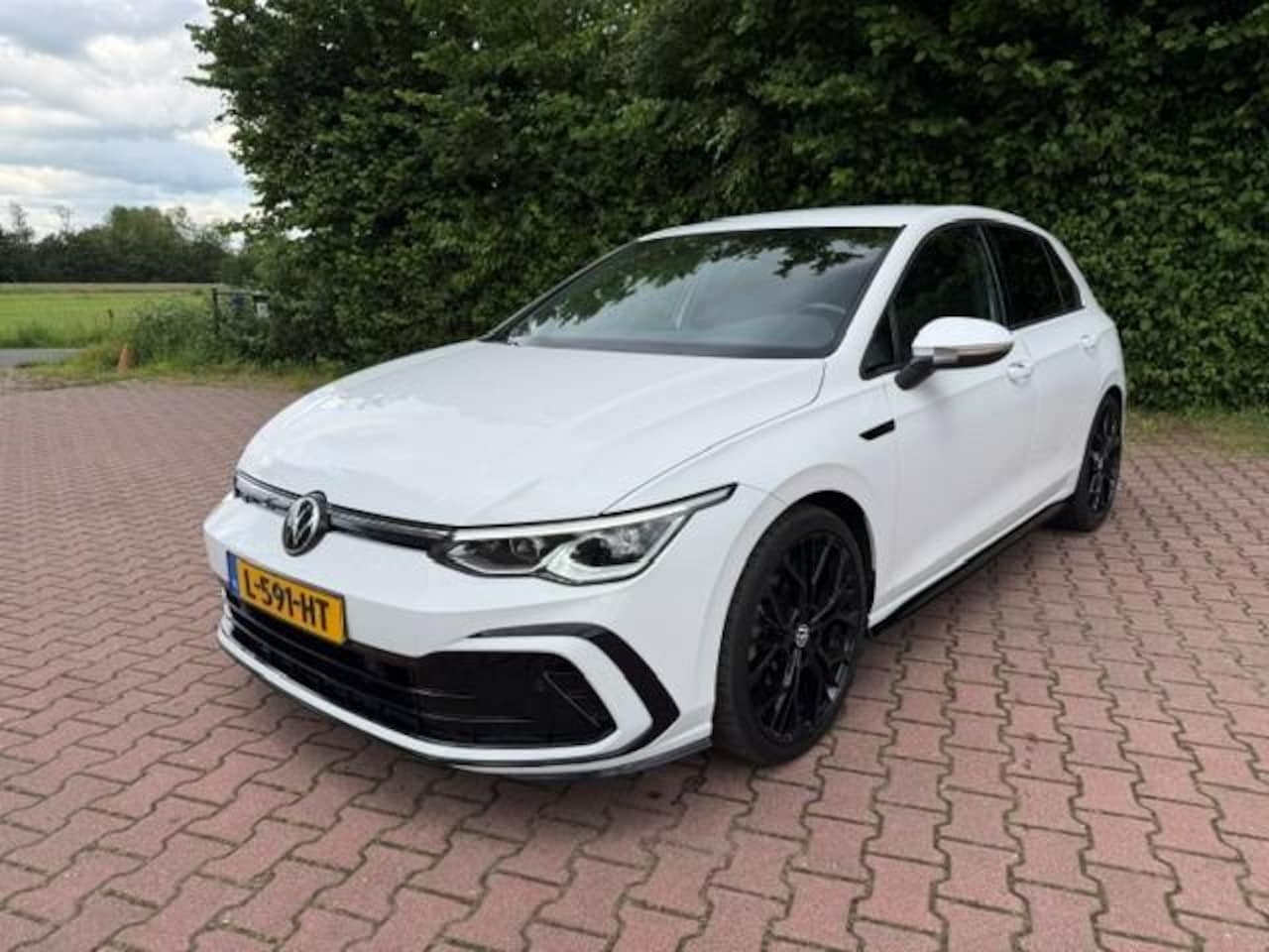 Volkswagen Golf - 1.5eTSI 150PK R-line Business LED/VIRTDASH/NAV/ACARPLAY - AutoWereld.nl