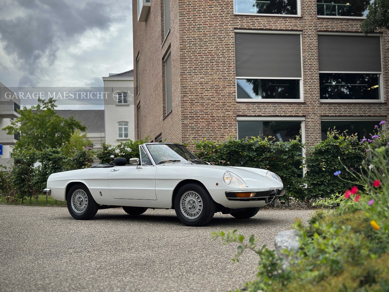 Alfa Romeo Spider - 2.0 Veloce Bianco Pininfarina | Alfaholics Fast Road Kit - AutoWereld.nl
