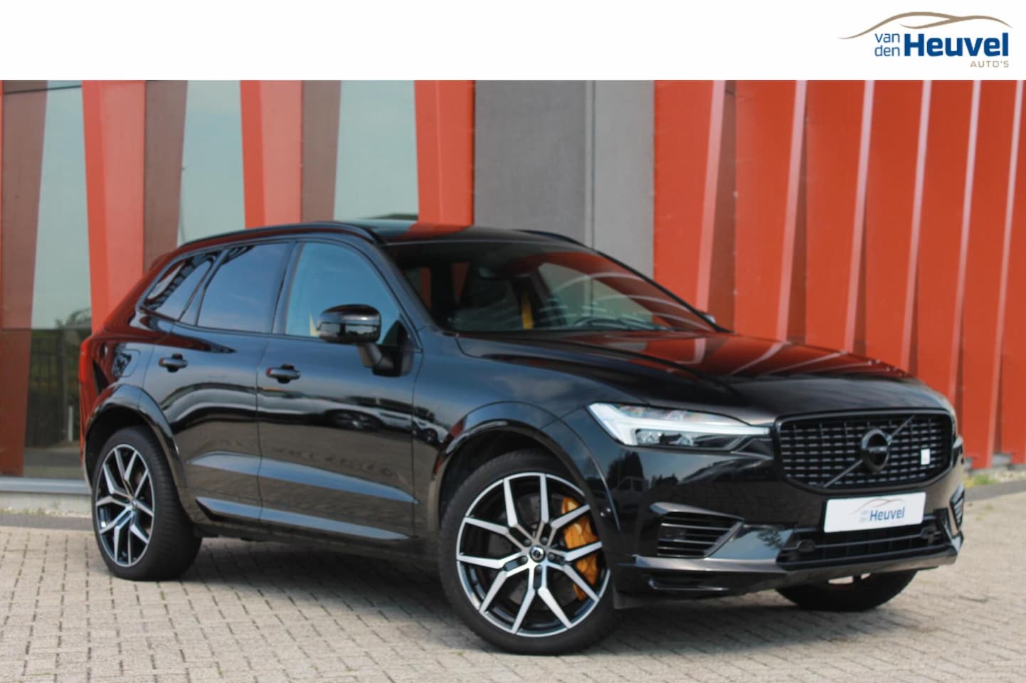 Volvo XC60 - T8 AWD Polestar Engineered | 405 PK | Glossy Black | Panoramadak | Harman Kardon | Parkeer - AutoWereld.nl