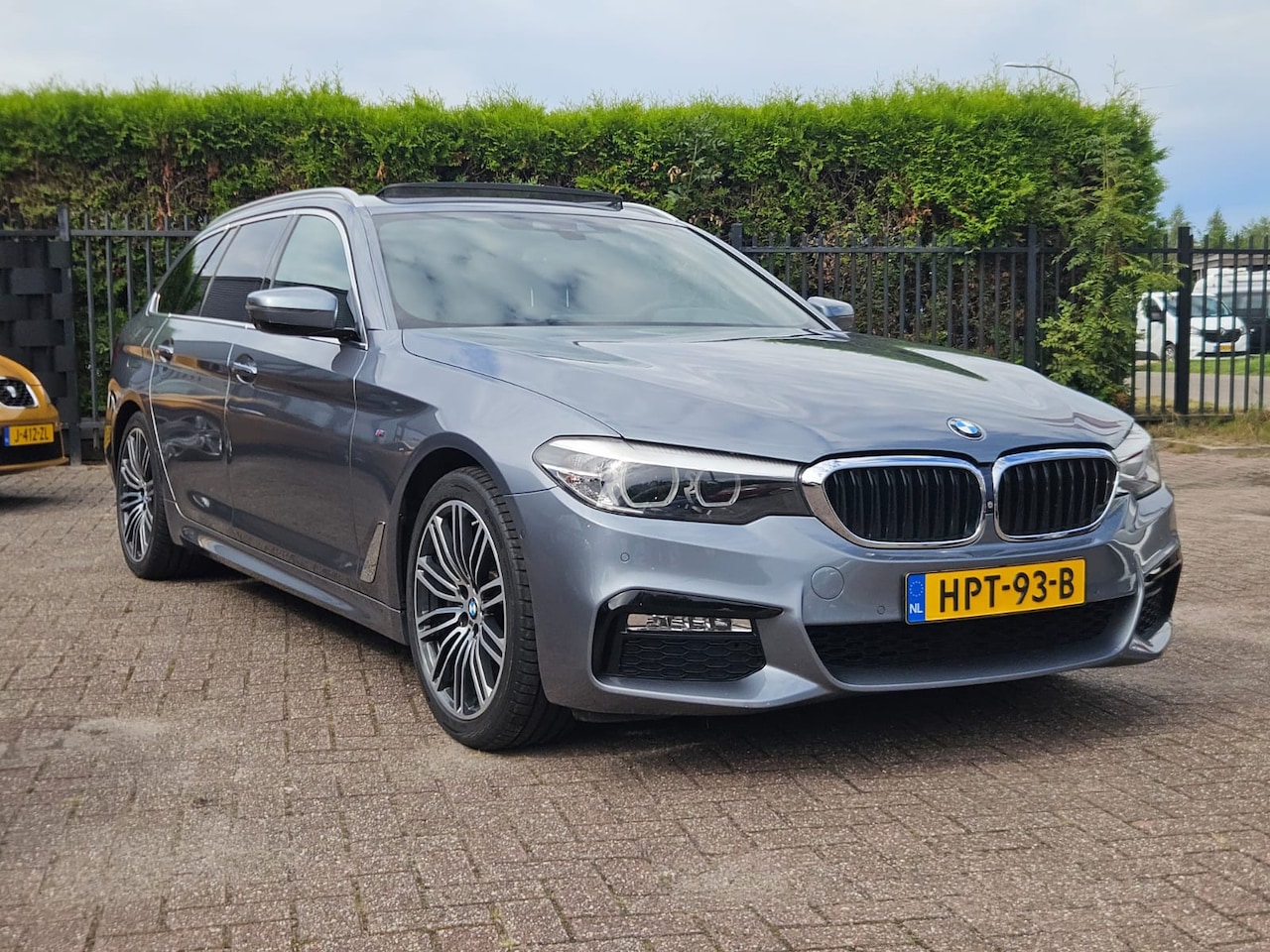BMW 5-serie Touring - 530d xDrive High Exe # M Sport pakket # Pano # LED # Full option # Prachtige auto!! - AutoWereld.nl