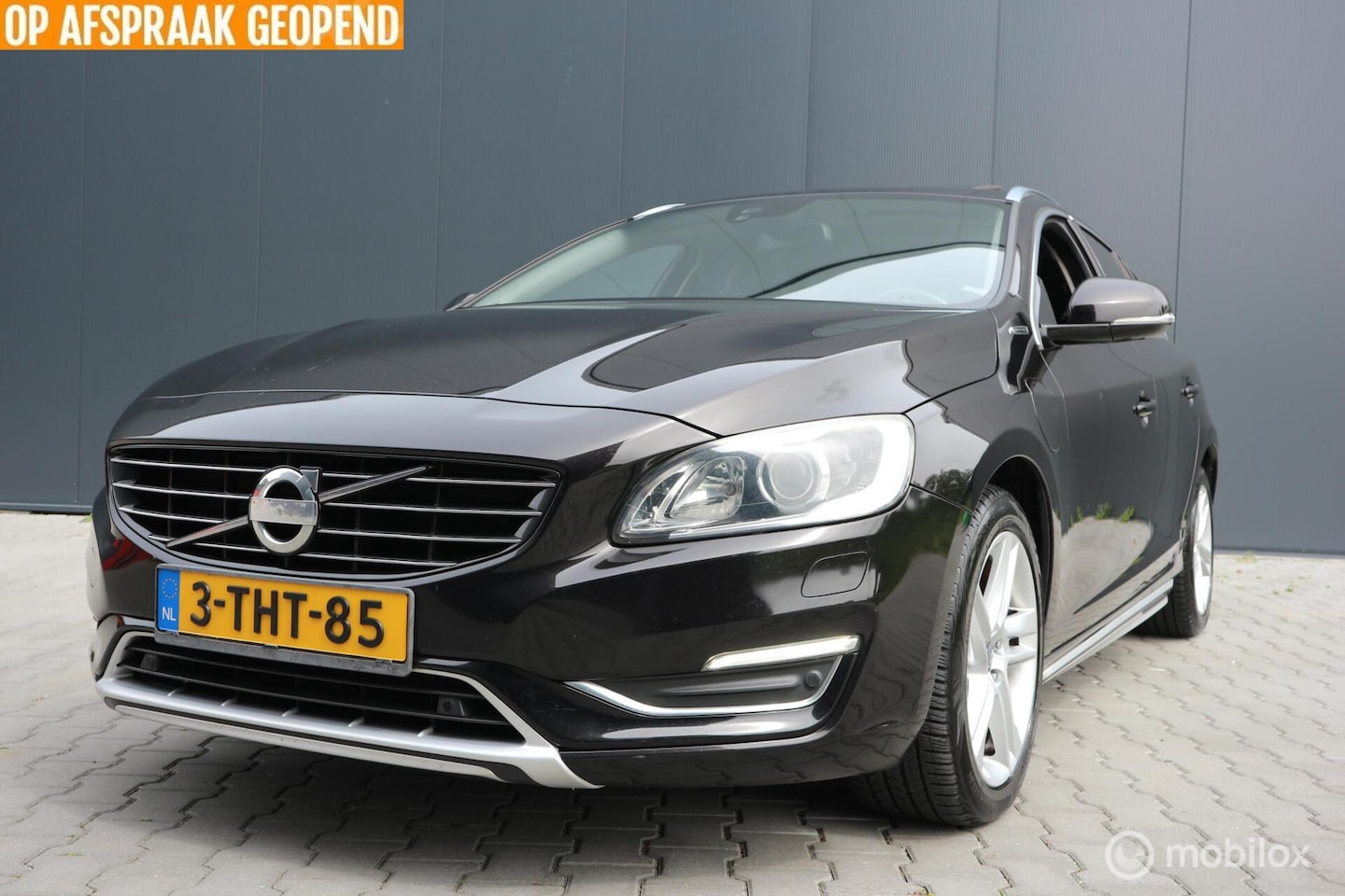 Volvo V60 - 2.4 D6 AWD Plug-In Hybrid Summum XENON/LEDER/2XPDC - AutoWereld.nl