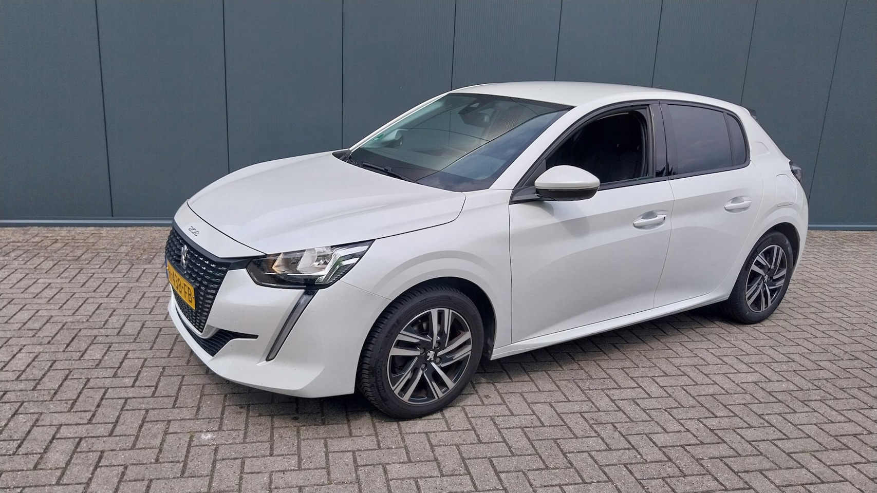 Peugeot 208 - 1.2 PureTech Allure//NAVI/CAMERA - AutoWereld.nl