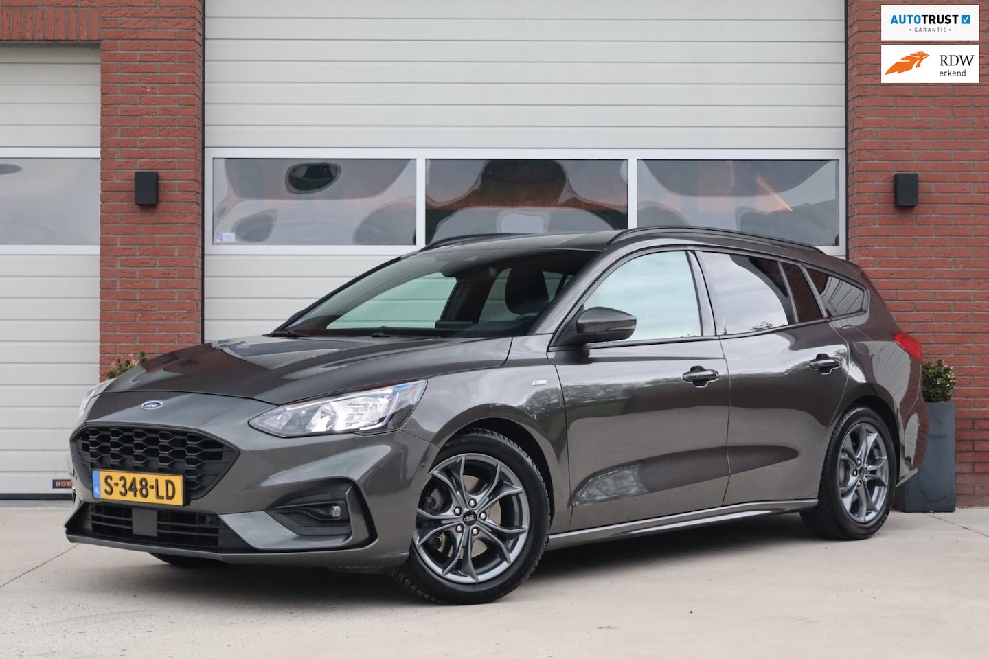 Ford Focus Wagon - 1.0 EcoBoost ST Line Business Automaat - Winterpack - LED - Carplay - Camera - Keyless - P - AutoWereld.nl
