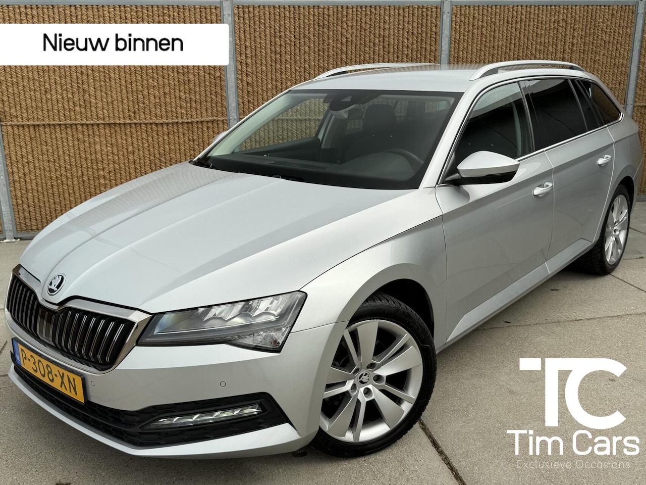 Skoda Superb Combi - 1.5 TSI ACT Business Edition Automaat | Trekhaak afneembaar | LED verlichting | DAB ontvan - AutoWereld.nl