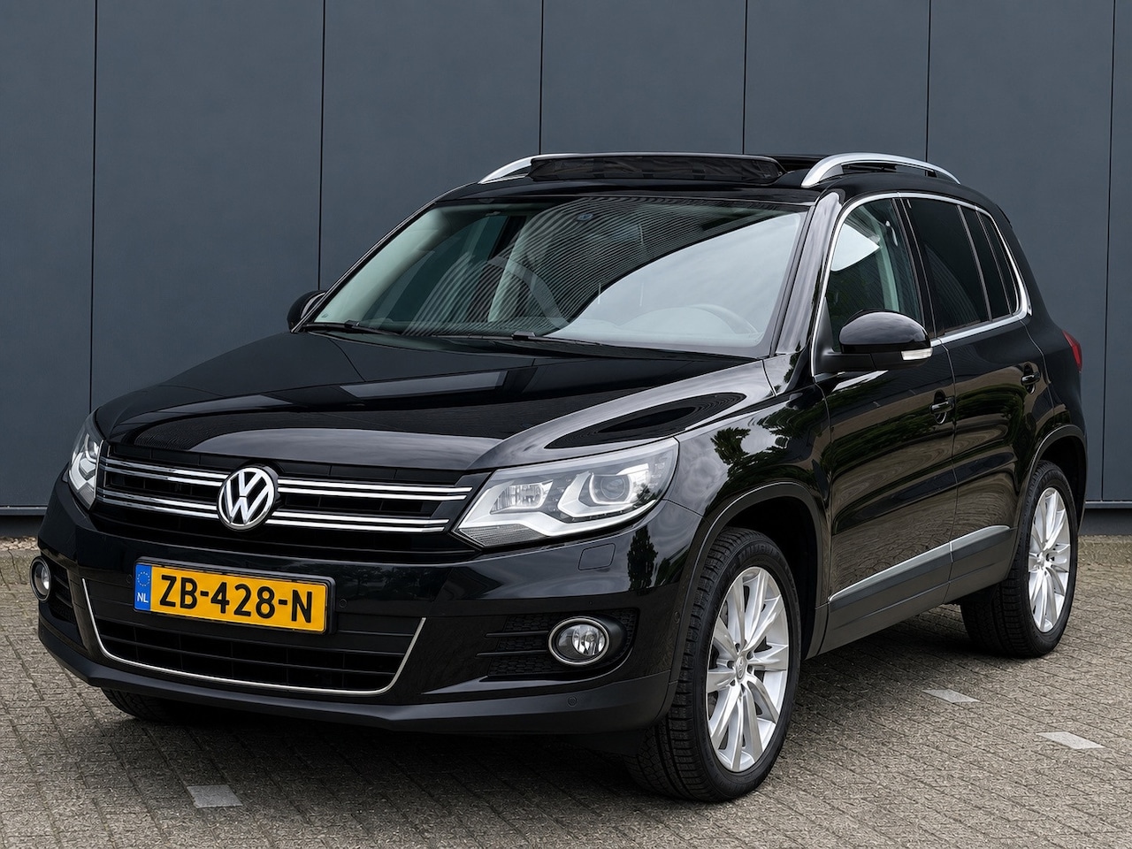 Volkswagen Tiguan - 1.4 TSI Sport&Style | Nap | Led Xenon | Pano - AutoWereld.nl